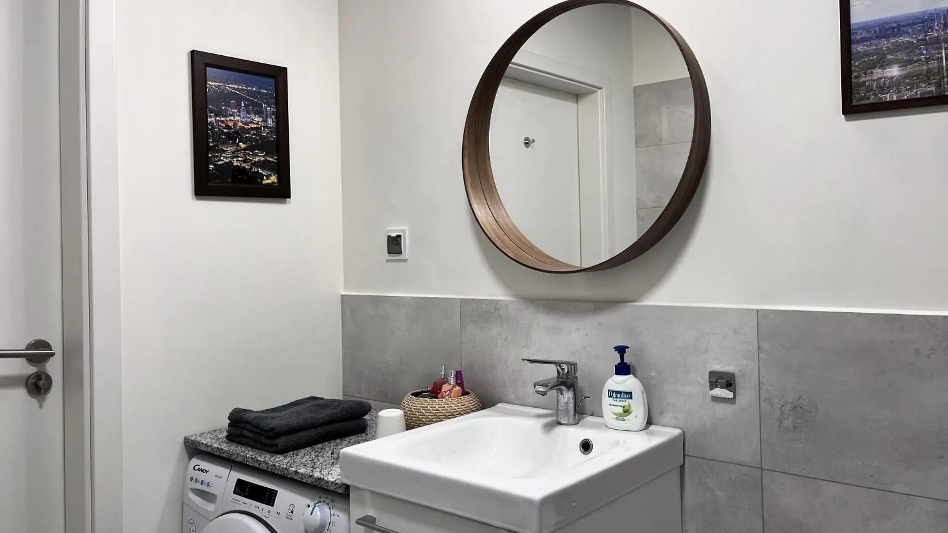 Metro Dzialdowska - Spacious Studio Warsaw Poland